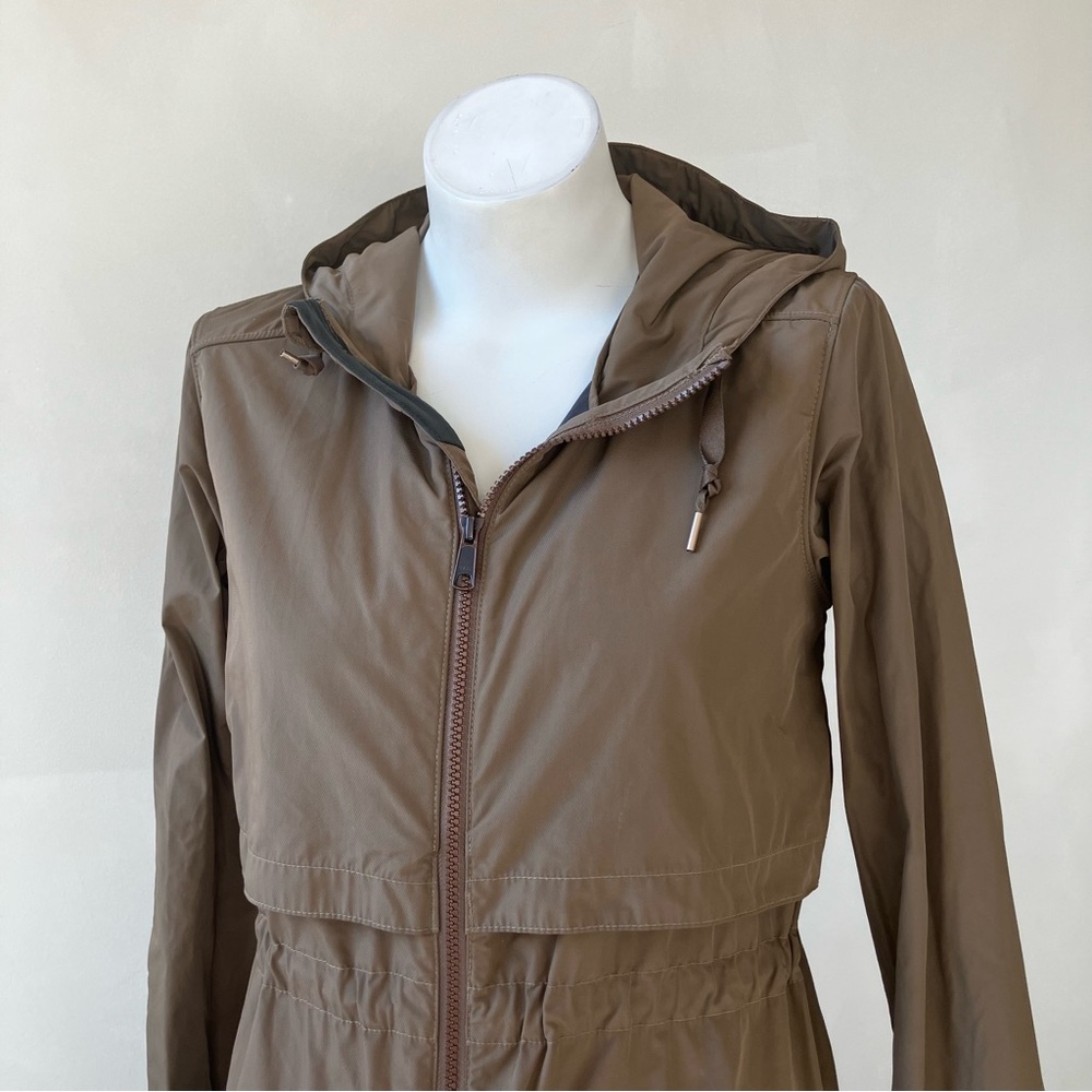 Mountain Hardwear | Zenell Windbreaker Trench Coat - Picture 2 of 8
